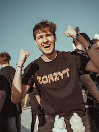 Natan Zgorzyk - banner and influencer on Twitch, what equipment does he have?